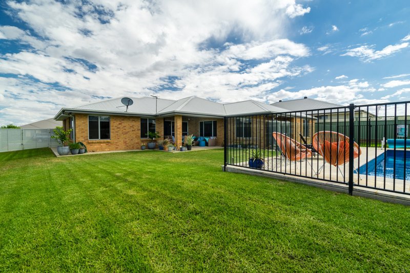 Photo - 28 Holmwood Drive, Dubbo NSW 2830 - Image 14