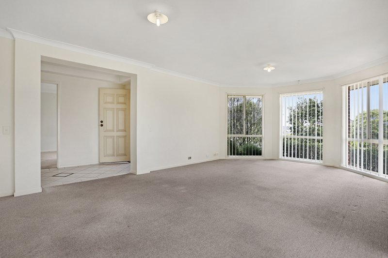 Photo - 28 Honeyoak Drive, Aberglasslyn NSW 2320 - Image 6