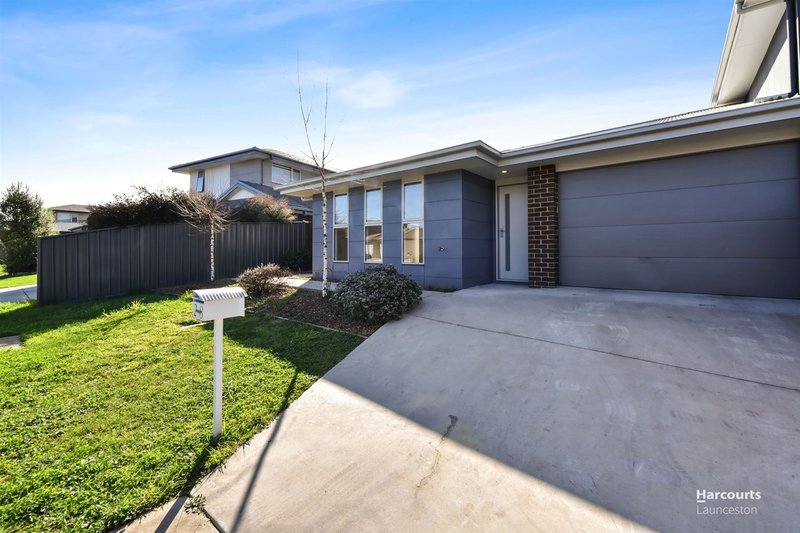 2/8 Hortus Place, Newnham TAS 7248