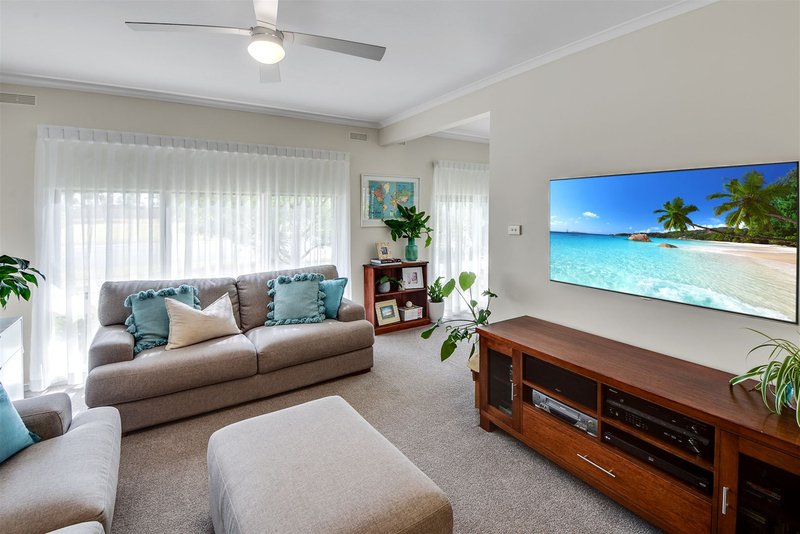 Photo - 28 Houston Street, Horsham VIC 3400 - Image 2