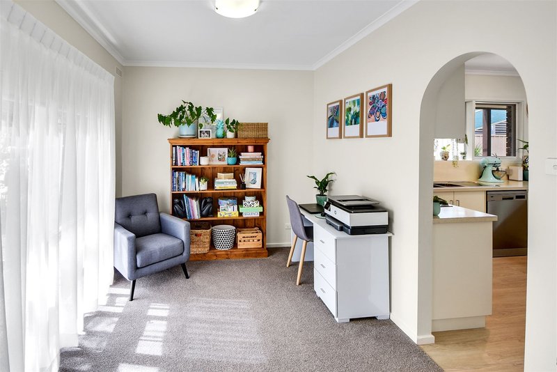 Photo - 28 Houston Street, Horsham VIC 3400 - Image 3