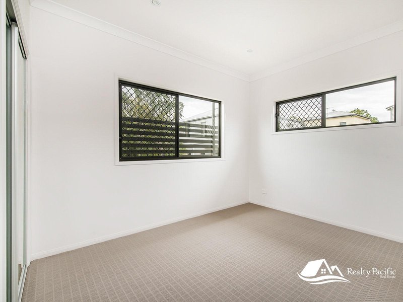 Photo - 2/8 Houthem Street, Camp Hill QLD 4152 - Image 9