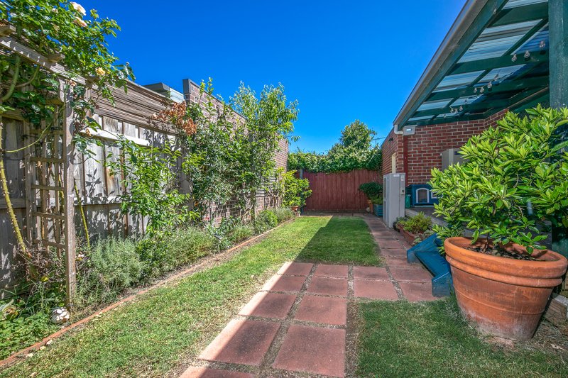 Photo - 2/8 Howey Street, Gisborne VIC 3437 - Image 15