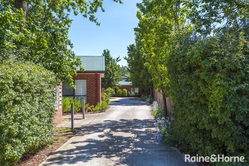 Photo - 2/8 Howey Street, Gisborne VIC 3437 - Image 16