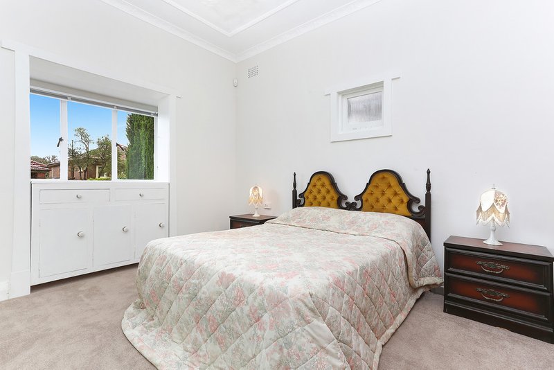 Photo - 28 Hugh Avenue, Dulwich Hill NSW 2203 - Image 6