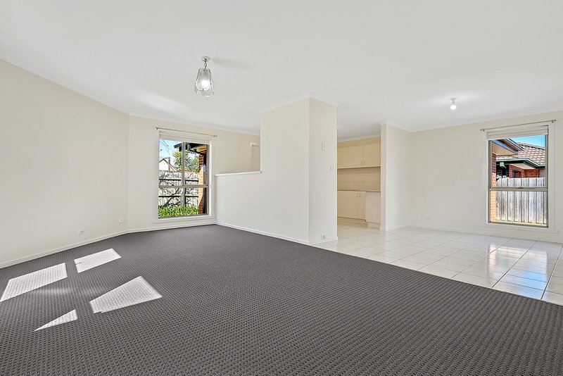 Photo - 2/8 Huntingdale Court, Craigieburn VIC 3064 - Image 4