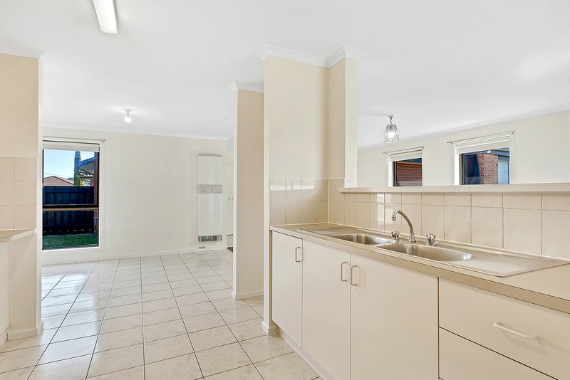 Photo - 2/8 Huntingdale Court, Craigieburn VIC 3064 - Image 6