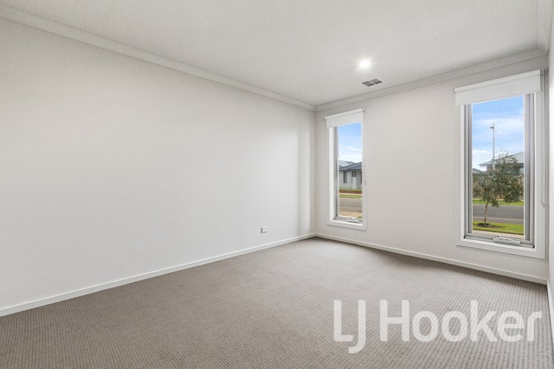 Photo - 28 Hutchison Road, Mambourin VIC 3024 - Image 8