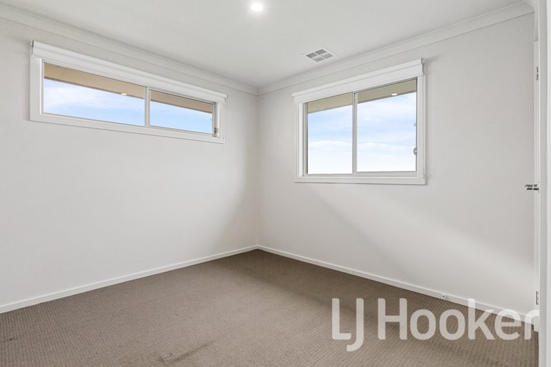 Photo - 28 Hutchison Road, Mambourin VIC 3024 - Image 9