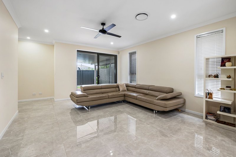 Photo - 28 Ignatius Street, Augustine Heights QLD 4300 - Image 11