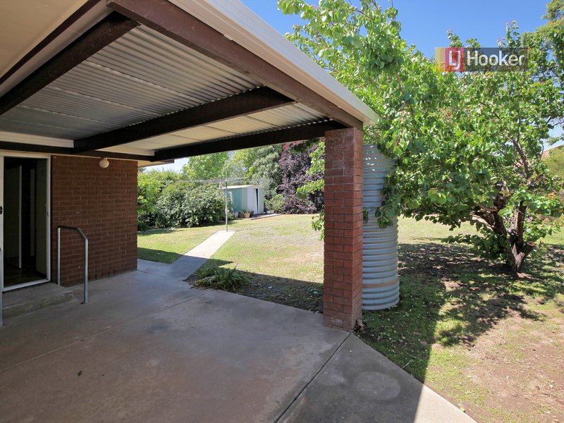 Photo - 28 Incarnie Crescent, Wagga Wagga NSW 2650 - Image 9