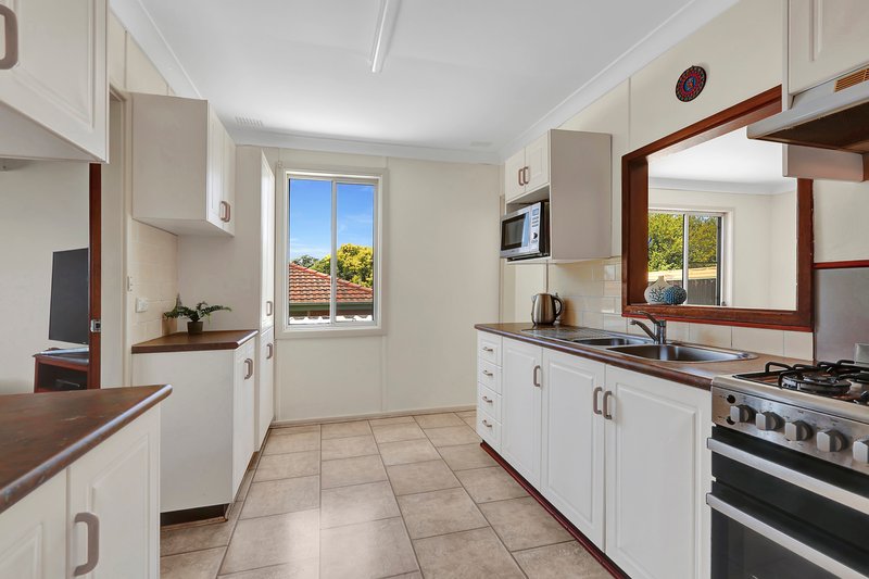 Photo - 28 Inglebar Crescent, Koonawarra NSW 2530 - Image 6