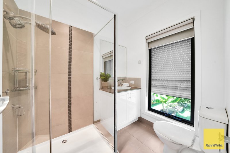 Photo - 28 Ironbark Grove, Burnside Heights VIC 3023 - Image 4
