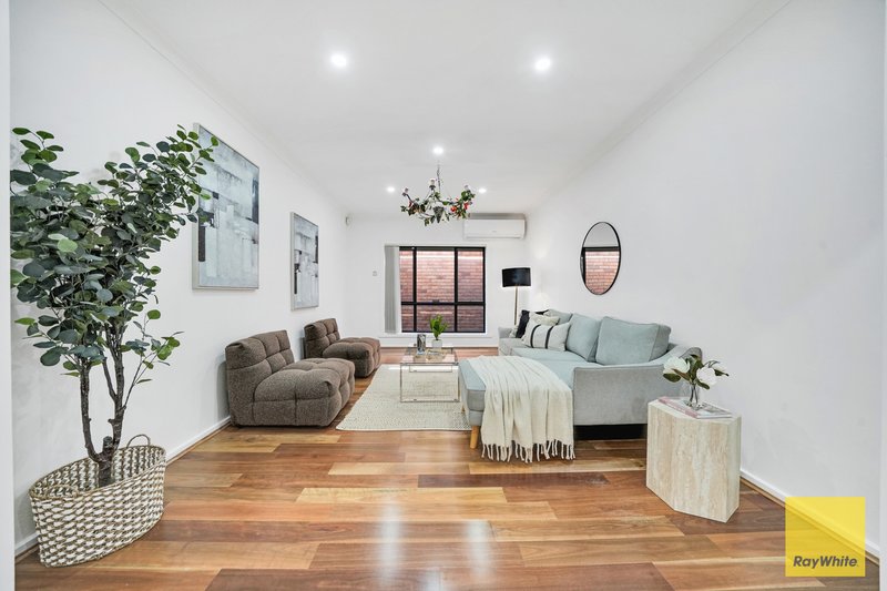 Photo - 28 Ironbark Grove, Burnside Heights VIC 3023 - Image 5