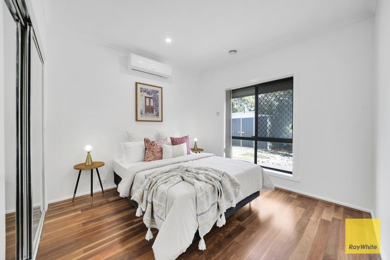 Photo - 28 Ironbark Grove, Burnside Heights VIC 3023 - Image 10