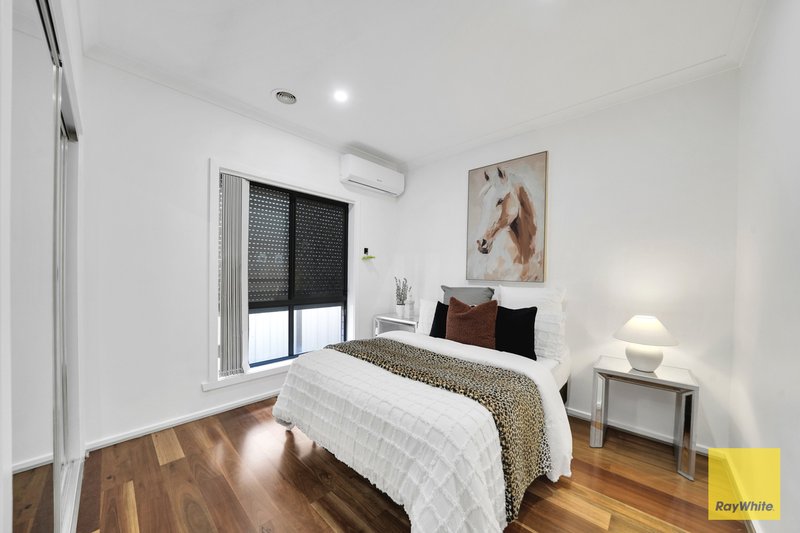 Photo - 28 Ironbark Grove, Burnside Heights VIC 3023 - Image 11