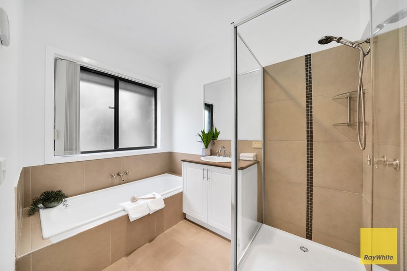 Photo - 28 Ironbark Grove, Burnside Heights VIC 3023 - Image 12