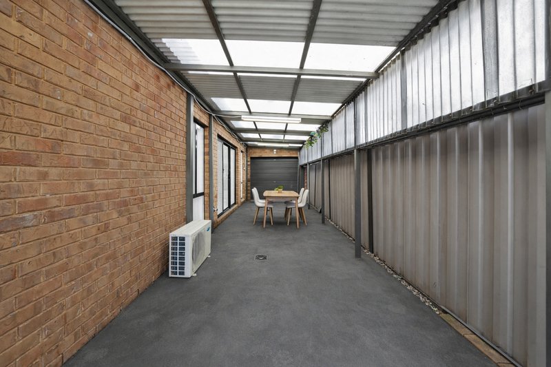 Photo - 28 Ironbark Grove, Burnside Heights VIC 3023 - Image 13