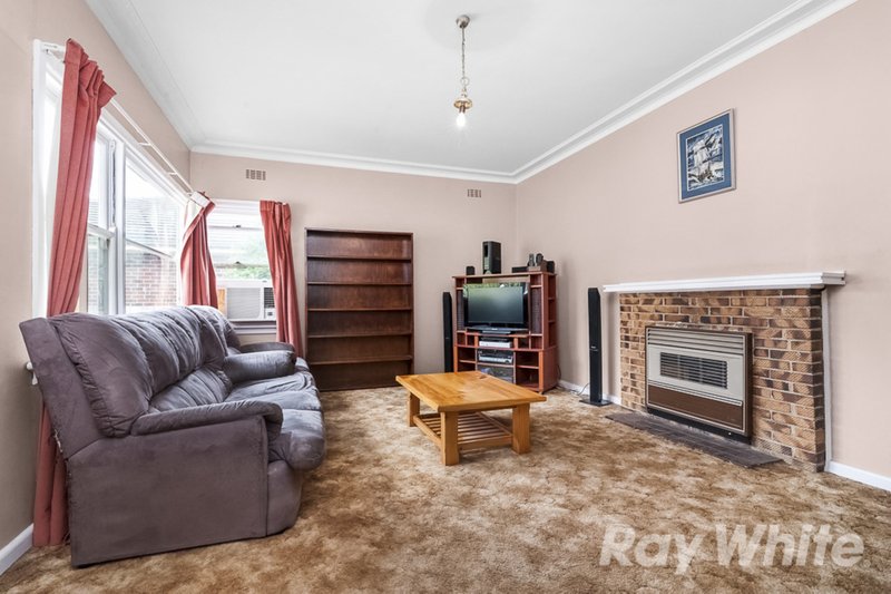 Photo - 28 Irving Street, Mount Waverley VIC 3149 - Image 3