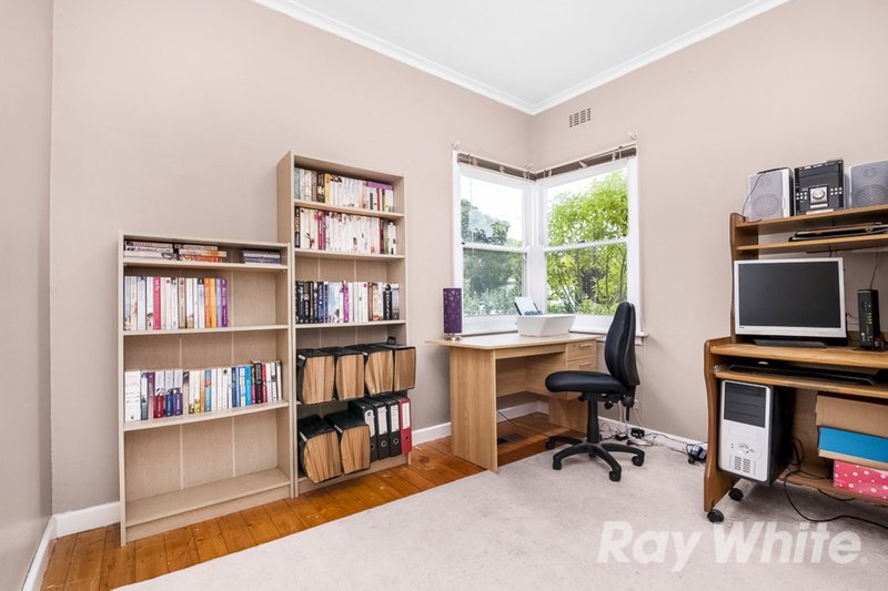 Photo - 28 Irving Street, Mount Waverley VIC 3149 - Image 6