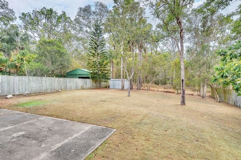 Photo - 28 Ivanhoe Drive, Bethania QLD 4205 - Image 13