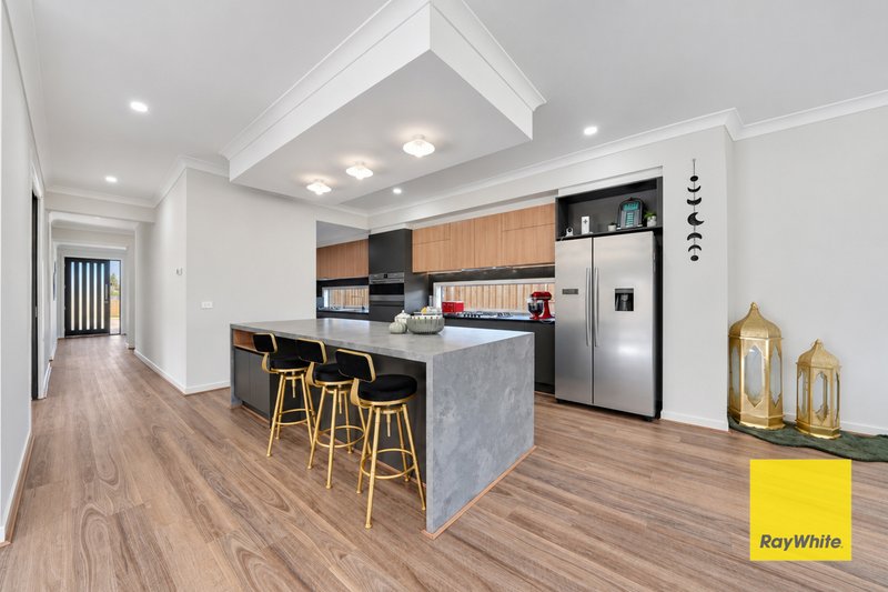 Photo - 28 Jagged Circuit, Tarneit VIC 3029 - Image 5