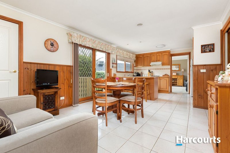 Photo - 28 Jarryd Crescent, Berwick VIC 3806 - Image 5