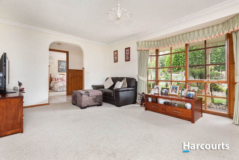 Photo - 28 Jarryd Crescent, Berwick VIC 3806 - Image 8