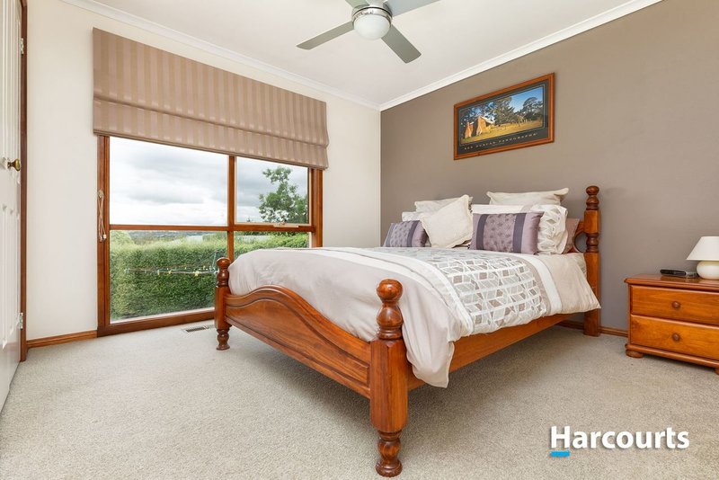 Photo - 28 Jarryd Crescent, Berwick VIC 3806 - Image 11