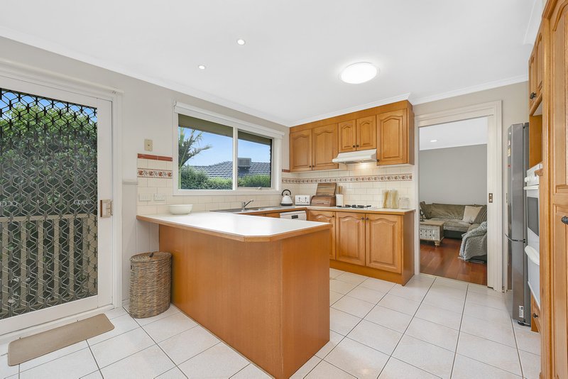 Photo - 28 Jarryd Crescent, Berwick VIC 3806 - Image 4