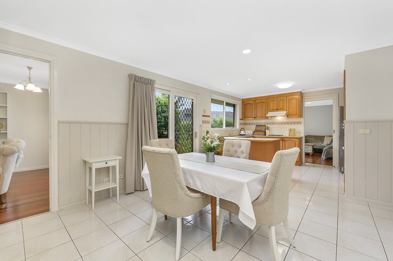 Photo - 28 Jarryd Crescent, Berwick VIC 3806 - Image 5