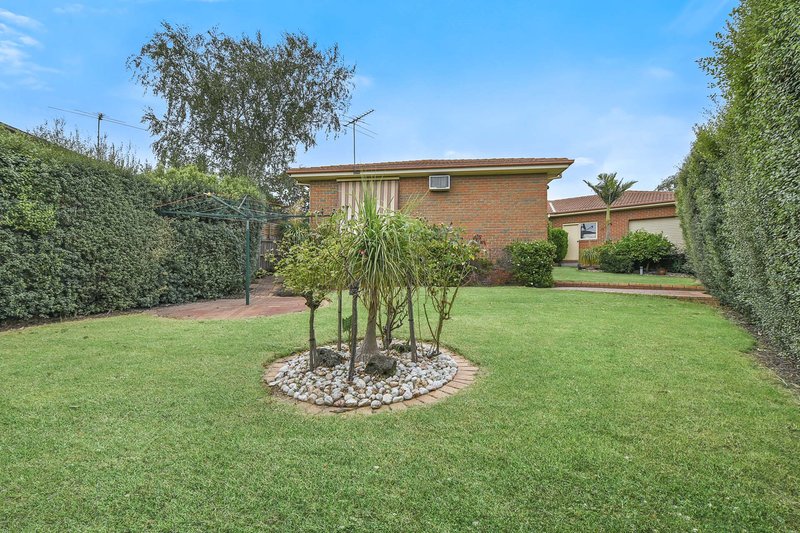 Photo - 28 Jarryd Crescent, Berwick VIC 3806 - Image 18