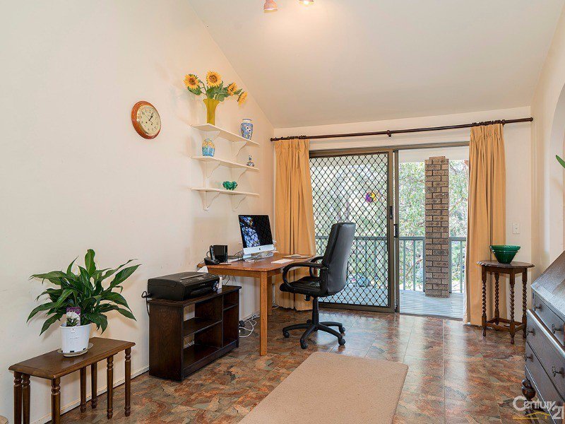 Photo - 28 Jeannie Crescent, Berkeley Vale NSW 2261 - Image 3