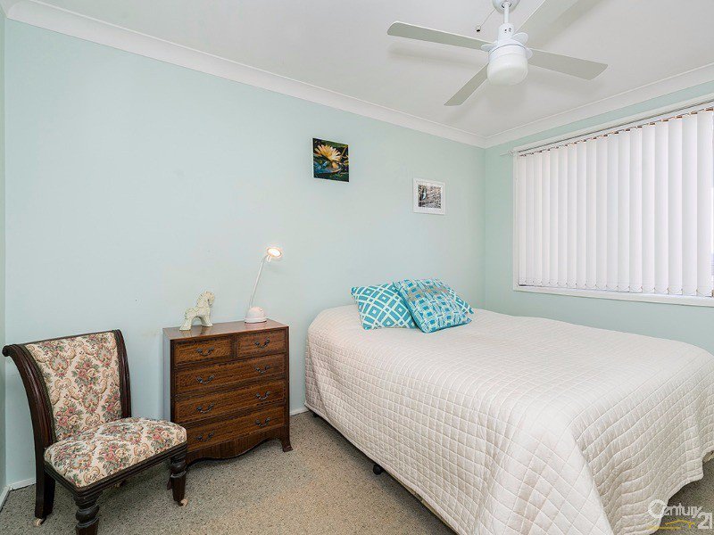 Photo - 28 Jeannie Crescent, Berkeley Vale NSW 2261 - Image 5