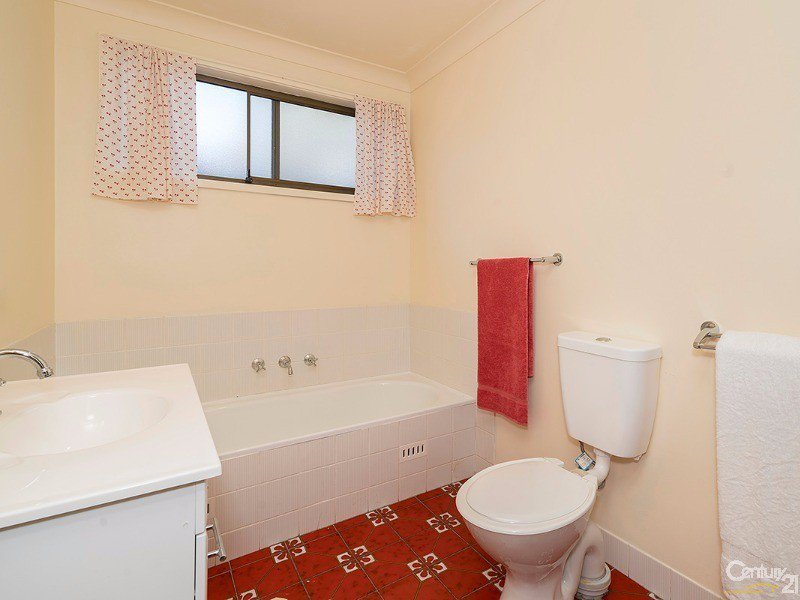 Photo - 28 Jeannie Crescent, Berkeley Vale NSW 2261 - Image 6