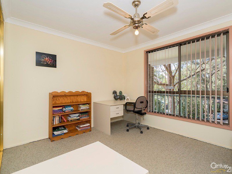 Photo - 28 Jeannie Crescent, Berkeley Vale NSW 2261 - Image 8