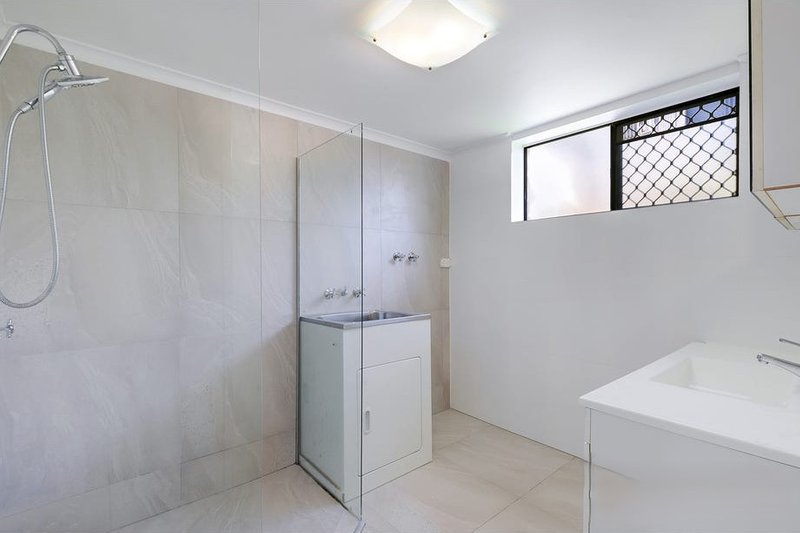 Photo - 2/8 Jeffrey Street, Redcliffe QLD 4020 - Image 6