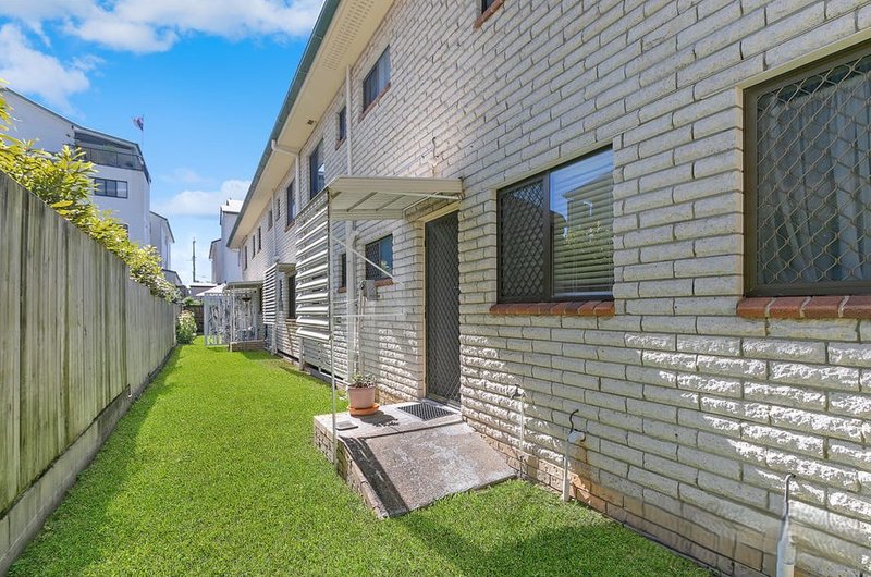 Photo - 2/8 Jeffrey Street, Redcliffe QLD 4020 - Image 7