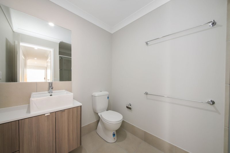 Photo - 2/8 Juniper Street, Logan Reserve QLD 4133 - Image 7