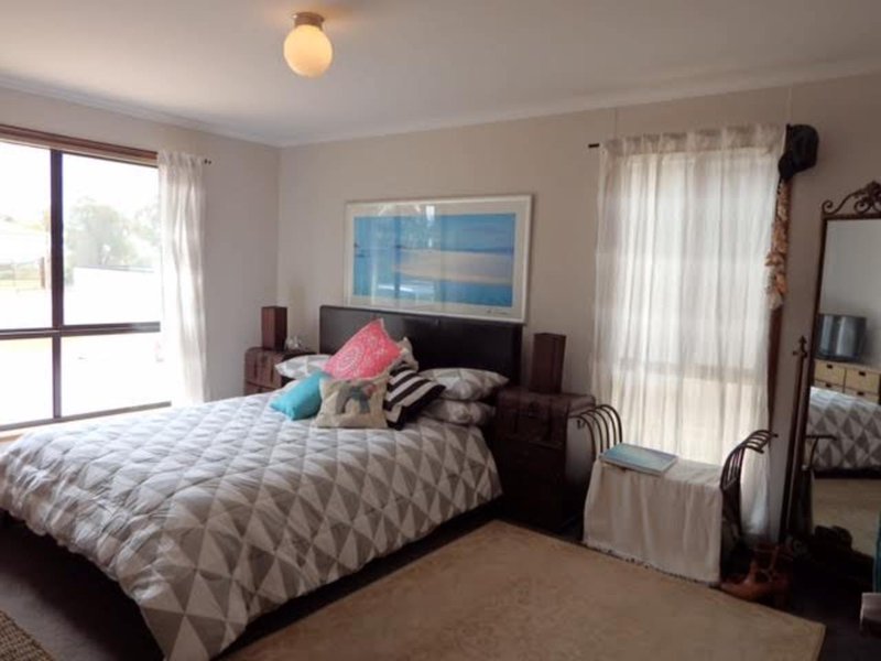 Photo - 28 Kadina Road, Wallaroo SA 5556 - Image 5