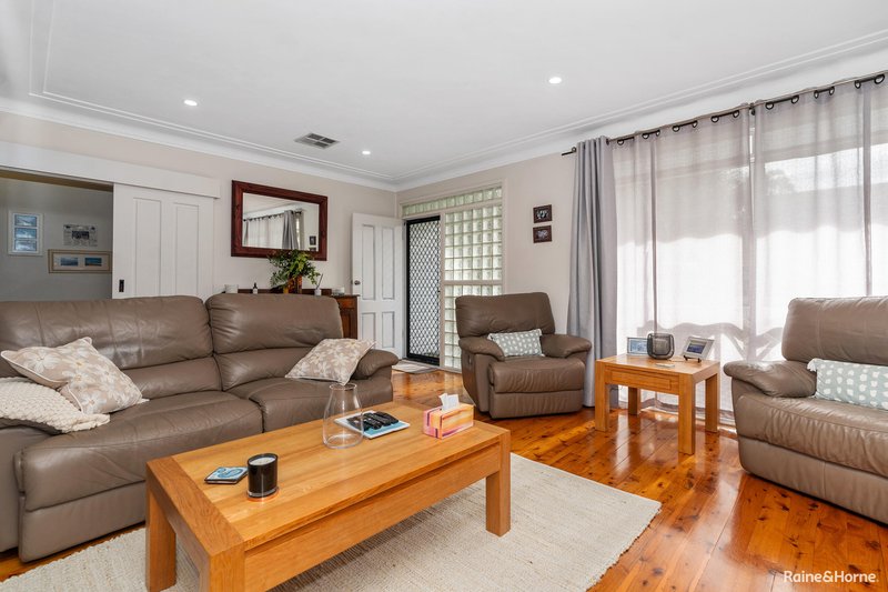 Photo - 28 Kananook Crescent, Belmont North NSW 2280 - Image 6