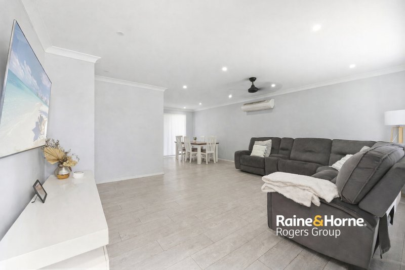 Photo - 28 Kawana Ave , Blue Haven NSW 2262 - Image 4
