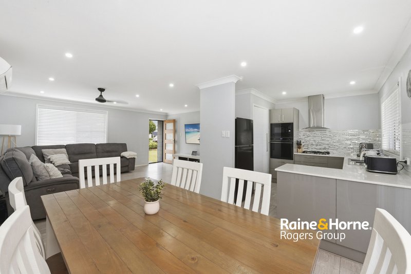 Photo - 28 Kawana Ave , Blue Haven NSW 2262 - Image 6