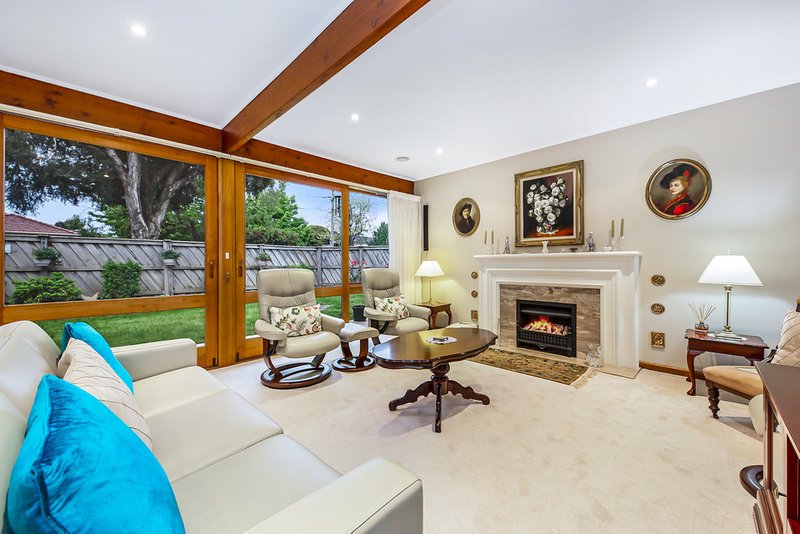 Photo - 28 Kenilworth Crescent, Glen Waverley VIC 3150 - Image 3