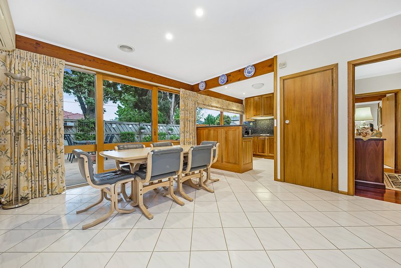 Photo - 28 Kenilworth Crescent, Glen Waverley VIC 3150 - Image 5