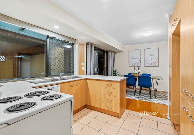 Photo - 28 Kidd Street, Robertson QLD 4109 - Image 10