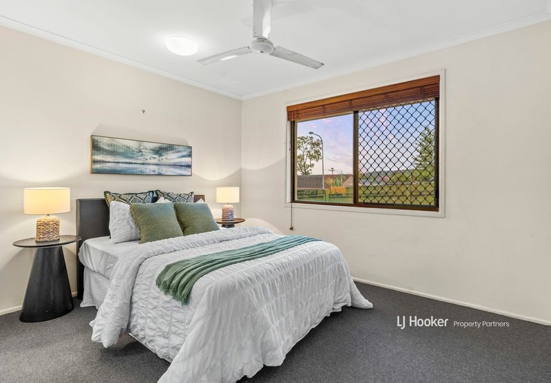 Photo - 28 Kidd Street, Robertson QLD 4109 - Image 12