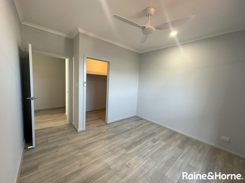 Photo - 28 Kilmington Road, Davoren Park SA 5113 - Image 10