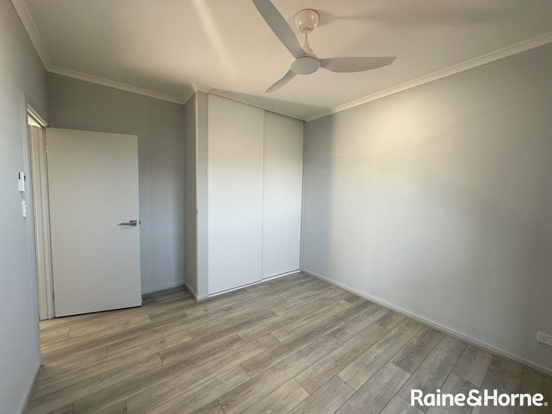 Photo - 28 Kilmington Road, Davoren Park SA 5113 - Image 14