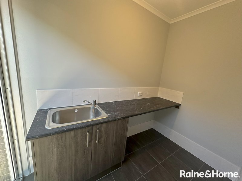 Photo - 28 Kilmington Road, Davoren Park SA 5113 - Image 18